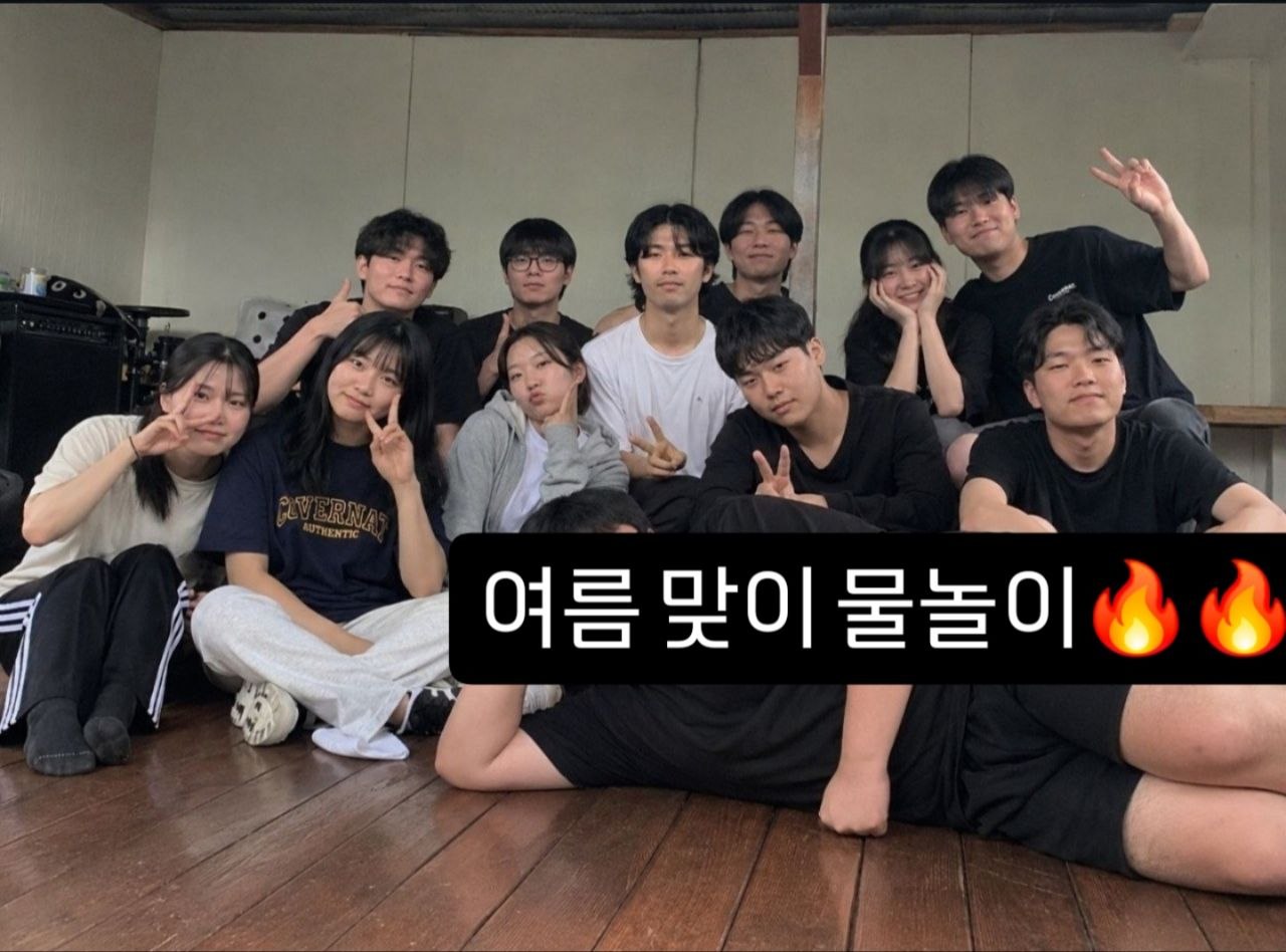 여름맞이 물놀이 모임에서 찍은 호락호락 밴드 단체사진